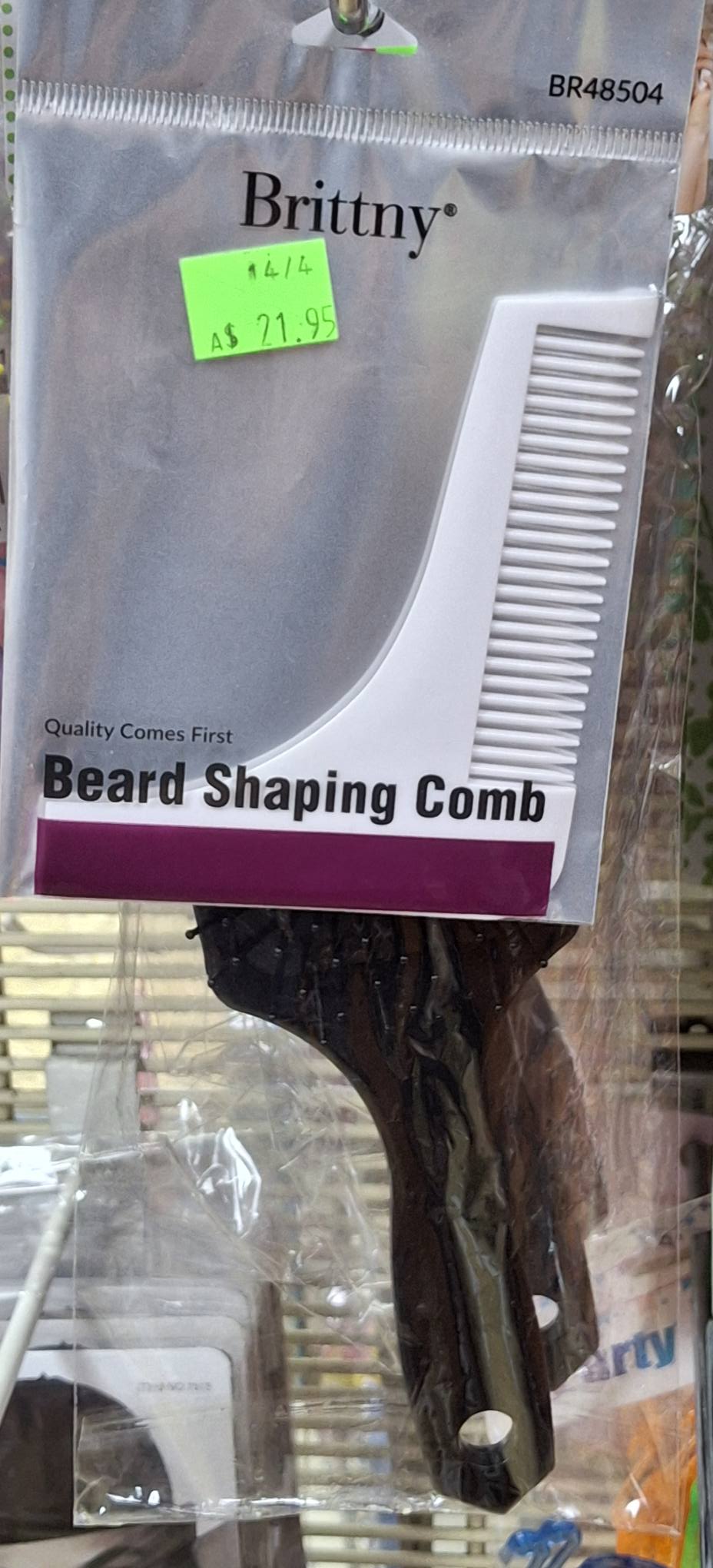 Beard shaping comb